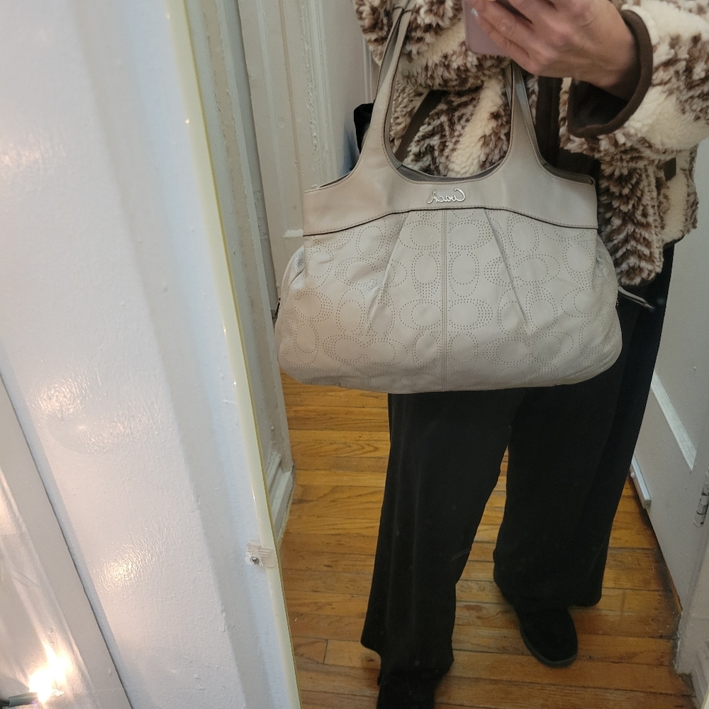 Coach Perforated Leather Lexy ShoulderBag#F19258. Vintage‎ Everyday Luxury Hobo - Picture 6 of 12